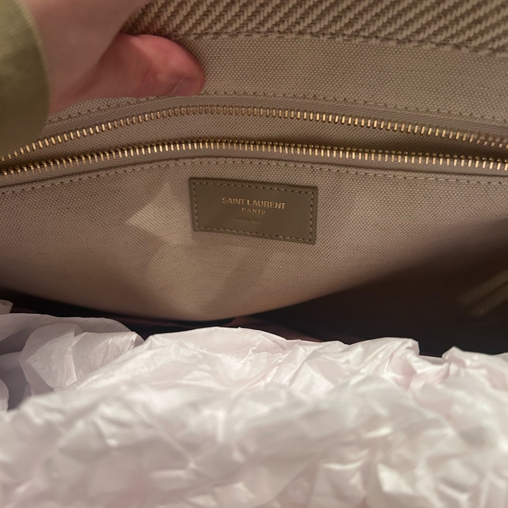 Saint Laurent Rive Gauche Large Tote in Beige Sea Salt Combo - Picture 7 of 8